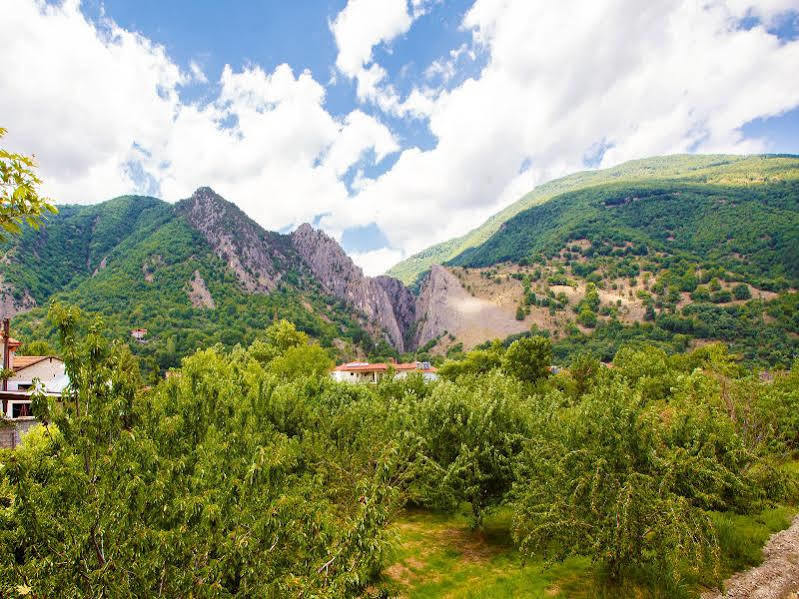 Irenes Resort Káto Loutrákion Exterior foto